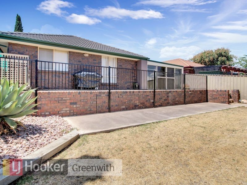 8 Dunbarton Crescent, Greenwith SA 5125