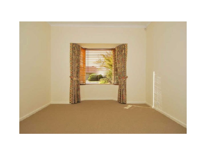 8 Ballard Close, Greenwith SA 5125