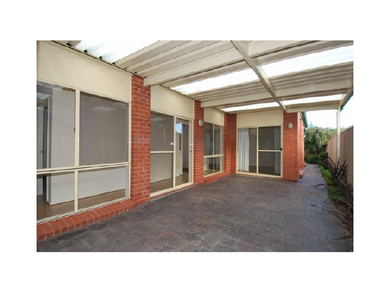 8 Ballard Close, Greenwith SA 5125