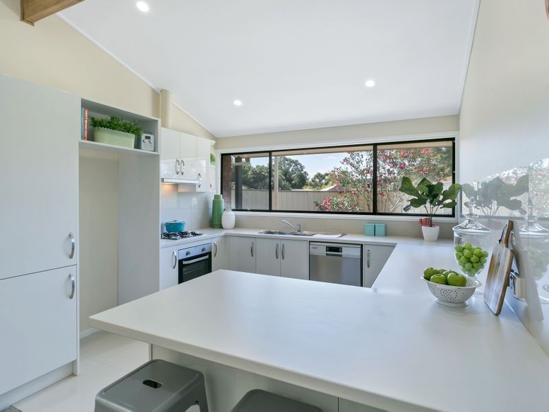 8 Chardonnay Crescent, Wynn Vale SA 5127