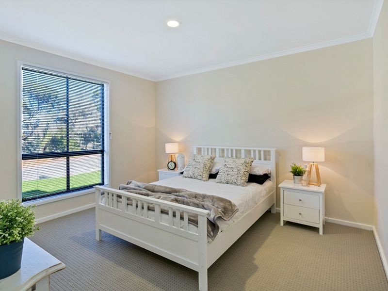8 Chardonnay Crescent, Wynn Vale SA 5127