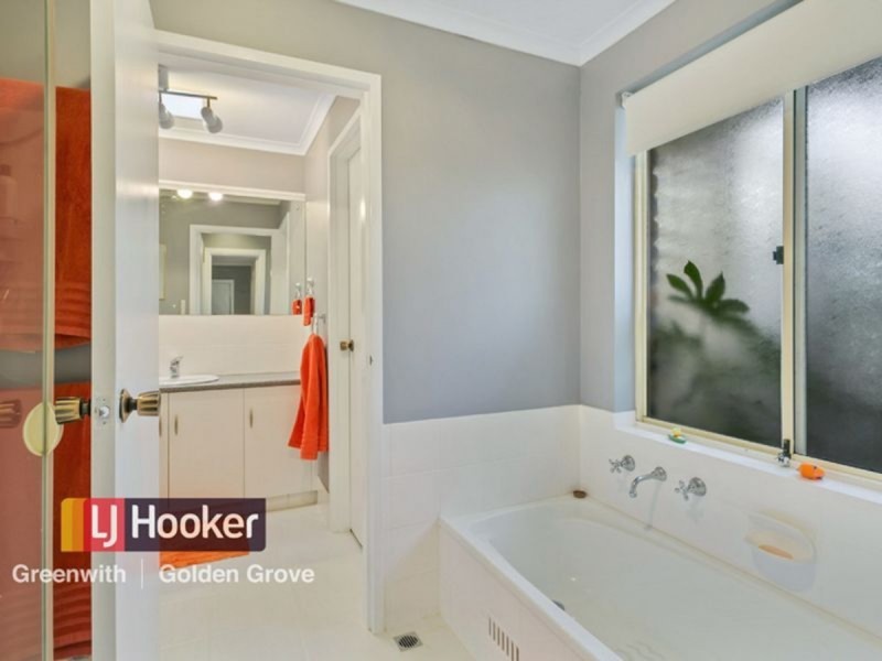 4 Crouchen Court, Wynn Vale SA 5127