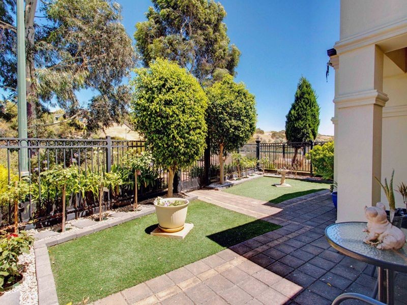 2 Lakeside Court, Greenwith SA 5125