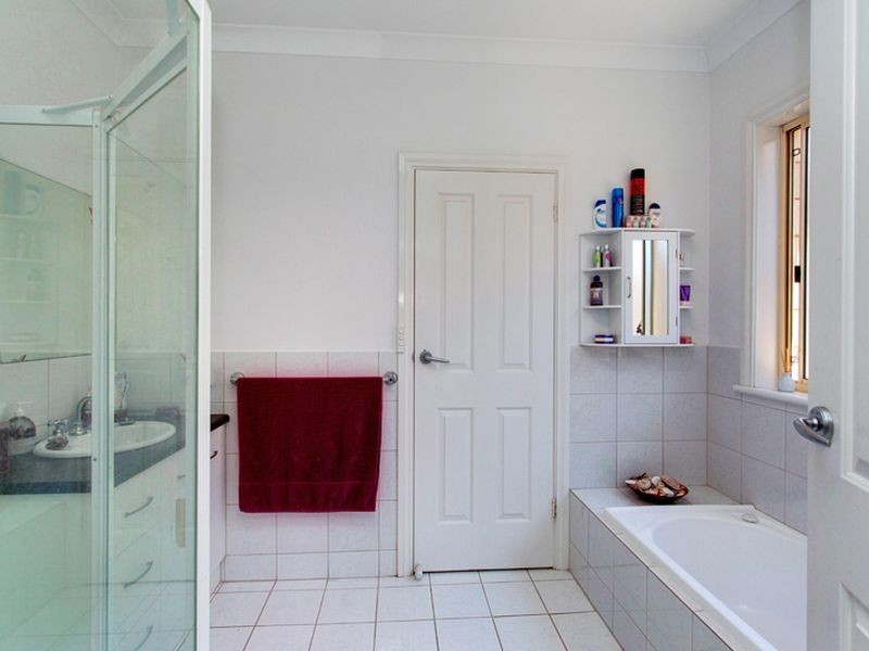 2 Lakeside Court, Greenwith SA 5125