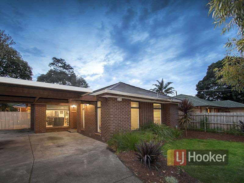 42 Foster Crescent, Knoxfield VIC 3180