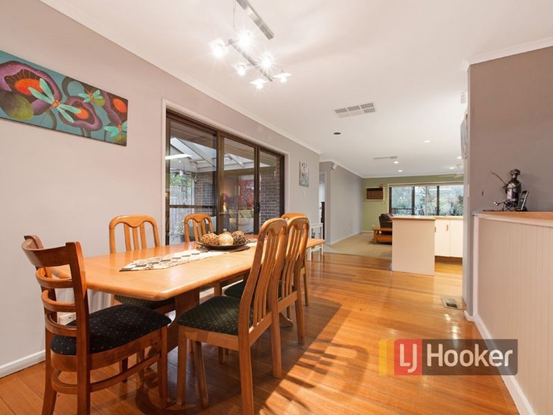 42 Foster Crescent, Knoxfield VIC 3180