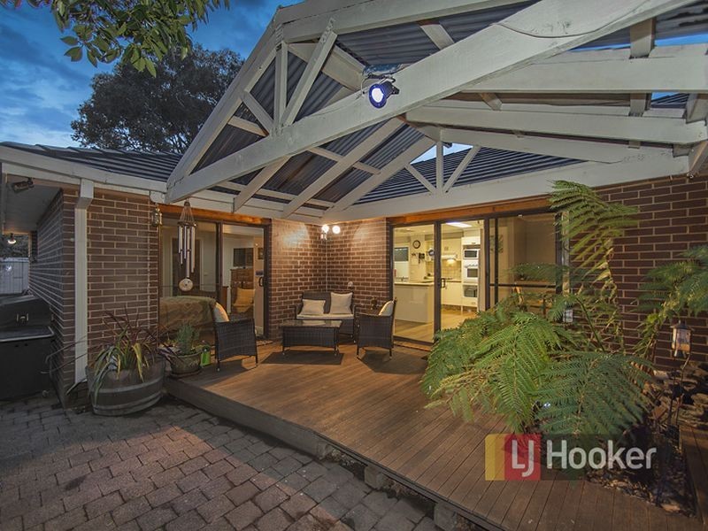 42 Foster Crescent, Knoxfield VIC 3180
