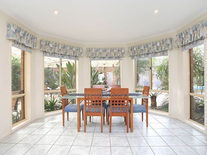 24 Waradgery Drive, Rowville VIC 3178