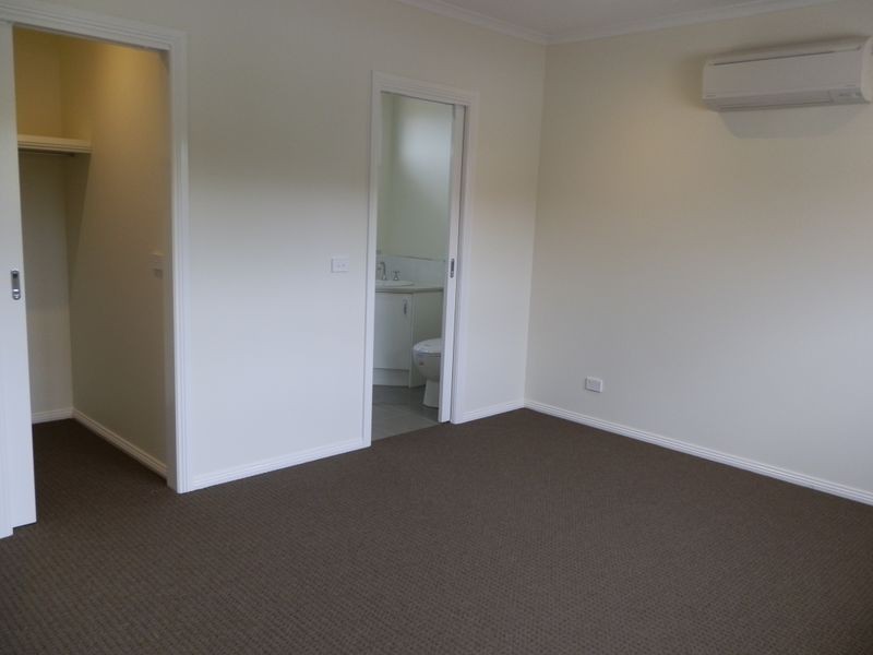 2/7 Denver Crescent, Rowville VIC 3178