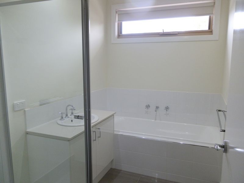 2/7 Denver Crescent, Rowville VIC 3178