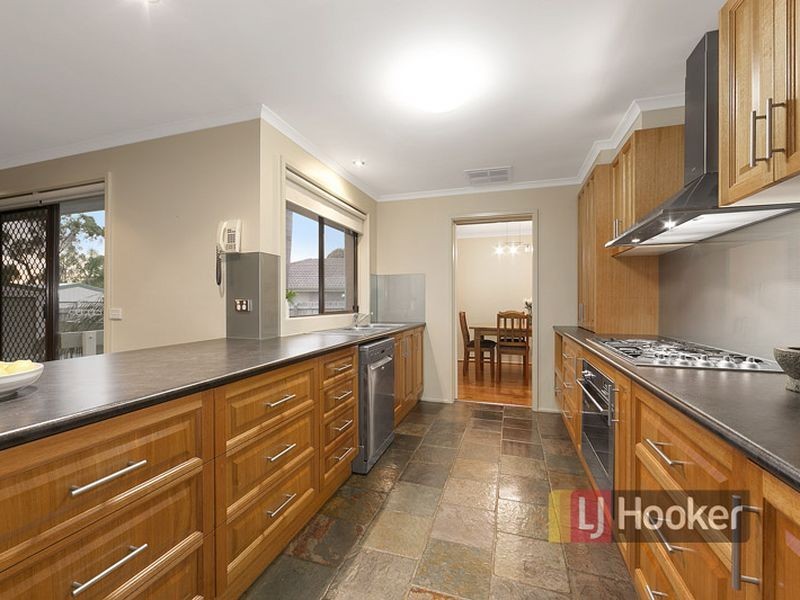 10 Lambourne Avenue, Rowville VIC 3178