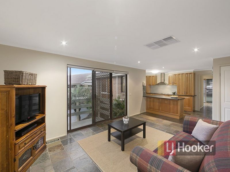 10 Lambourne Avenue, Rowville VIC 3178