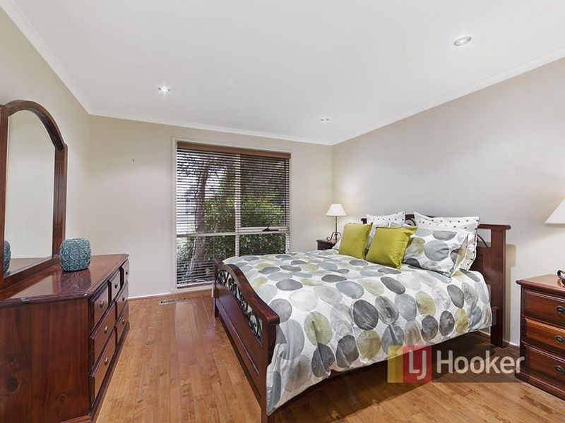 10 Lambourne Avenue, Rowville VIC 3178