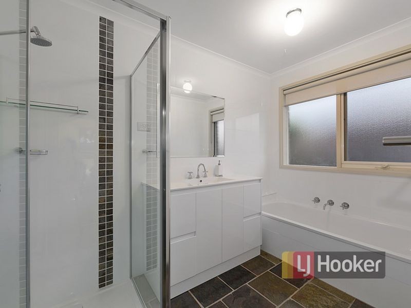 10 Lambourne Avenue, Rowville VIC 3178