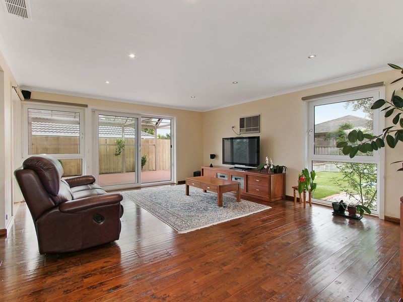 17 Pitfield Crescent, Rowville VIC 3178