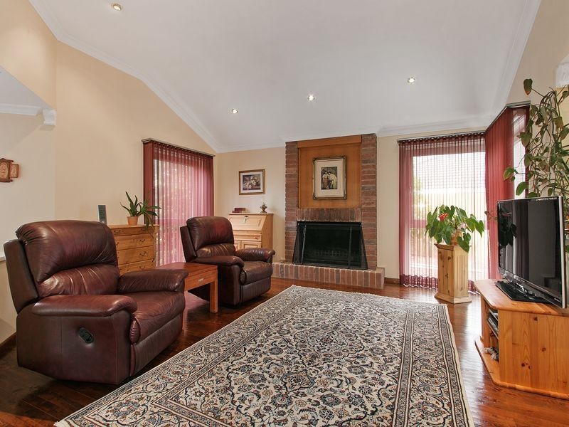 17 Pitfield Crescent, Rowville VIC 3178