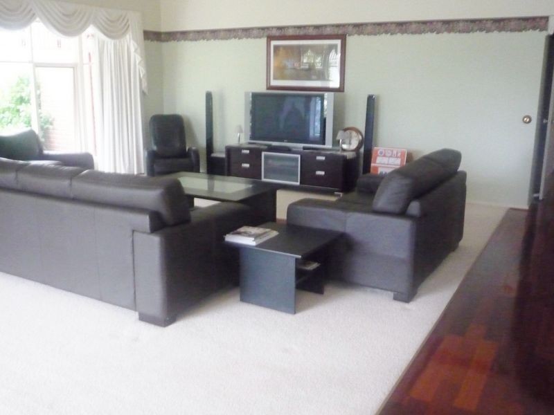 16 Rosewood Boulevard, Lysterfield VIC 3156