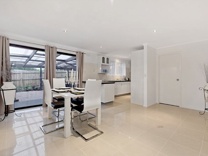 76 Fernbank Crescent, Mulgrave VIC 3170