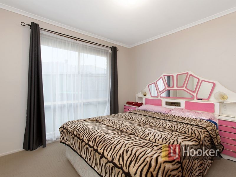 20 Caroline Crescent, Cranbourne West VIC 3977