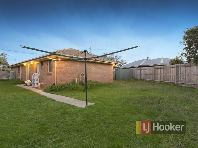 20 Caroline Crescent, Cranbourne West VIC 3977