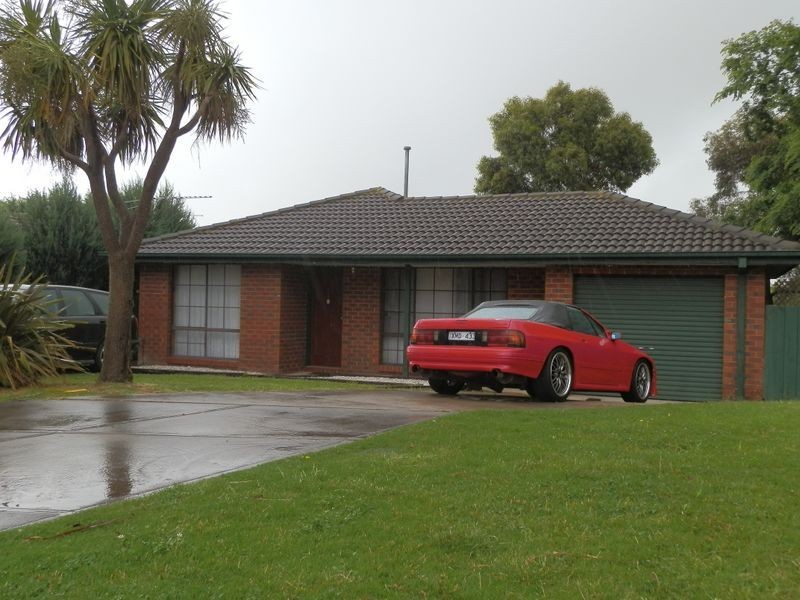 4 Raneen Place, Berwick VIC 3806