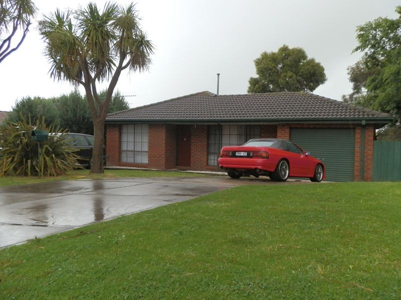 4 Raneen Place, Berwick VIC 3806