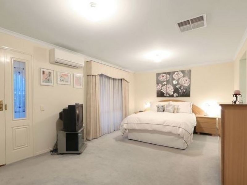 8 Crossley Court, Lysterfield VIC 3156