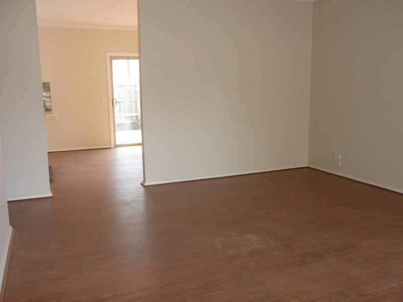 2/61 David Street North, Knoxfield VIC 3180