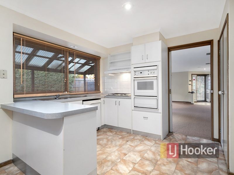 30 Pitfield Crescent, Rowville VIC 3178