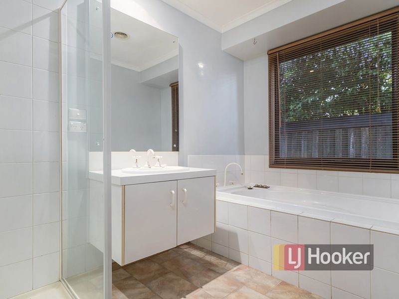 30 Pitfield Crescent, Rowville VIC 3178