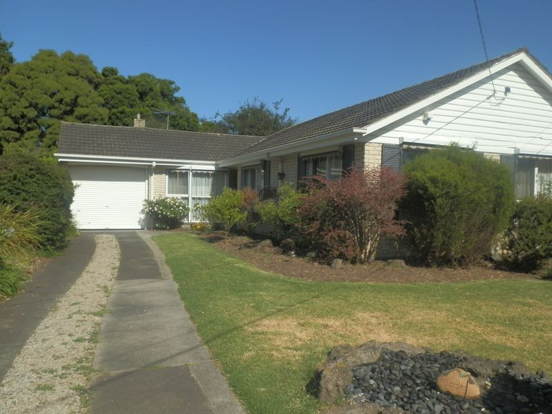 14 Jacaranda Road, Wheelers Hill VIC 3150