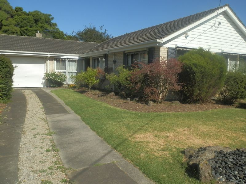 14 Jacaranda Road, Wheelers Hill VIC 3150