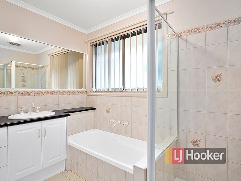 2/6 Eurella Crescent, Rowville VIC 3178