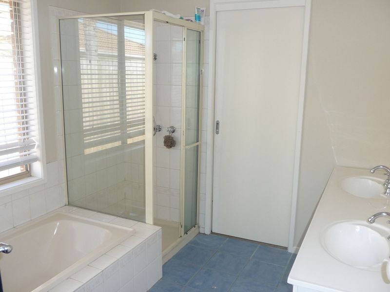 15 St John Place, Rowville VIC 3178