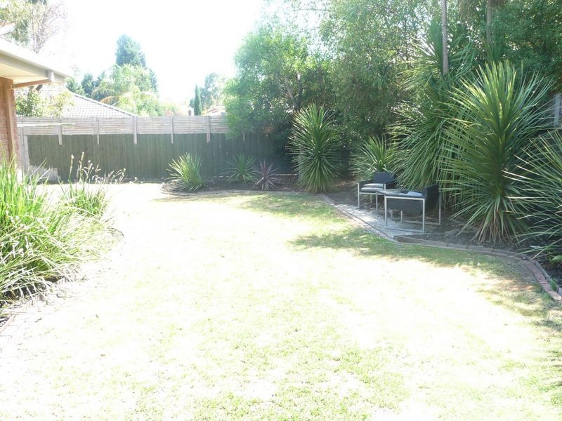 15 St John Place, Rowville VIC 3178