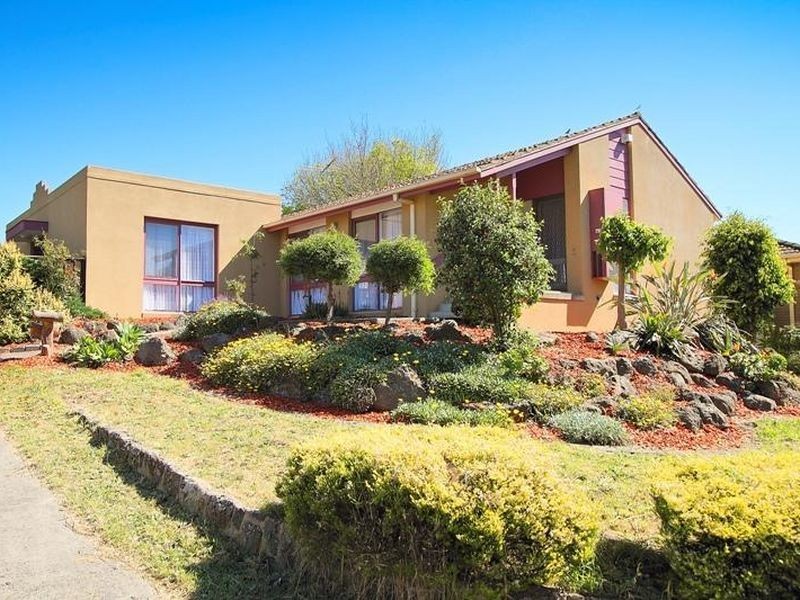 61 Essex Park Drive, Endeavour Hills VIC 3802