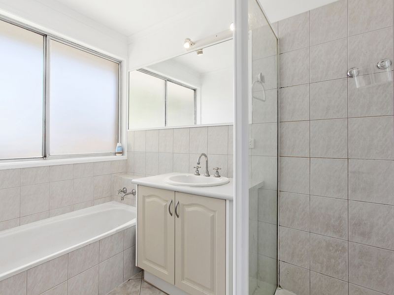 61 Essex Park Drive, Endeavour Hills VIC 3802