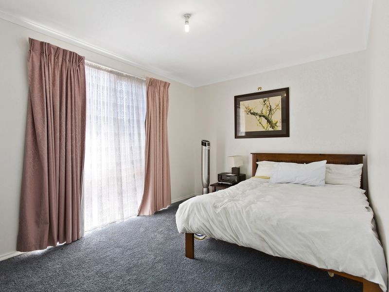 61 Essex Park Drive, Endeavour Hills VIC 3802