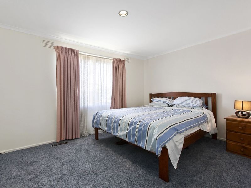 61 Essex Park Drive, Endeavour Hills VIC 3802