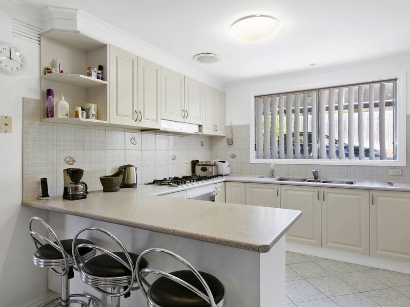 61 Essex Park Drive, Endeavour Hills VIC 3802