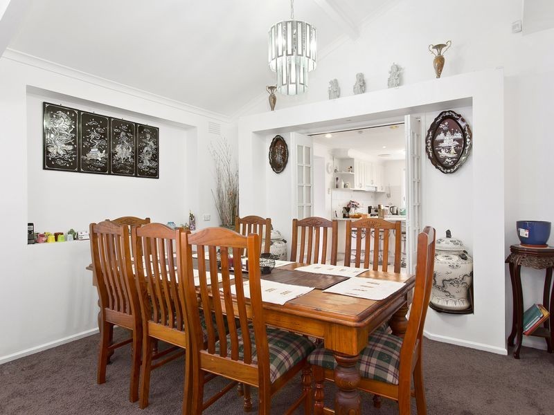 61 Essex Park Drive, Endeavour Hills VIC 3802