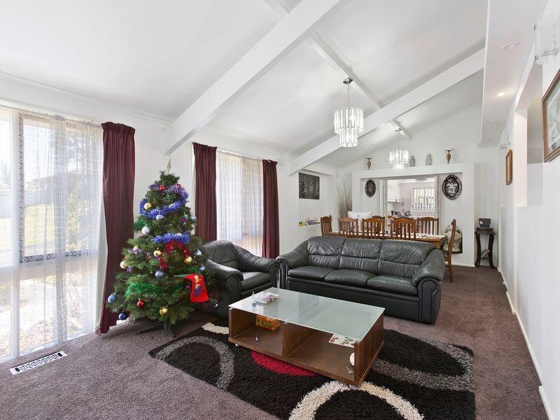 61 Essex Park Drive, Endeavour Hills VIC 3802