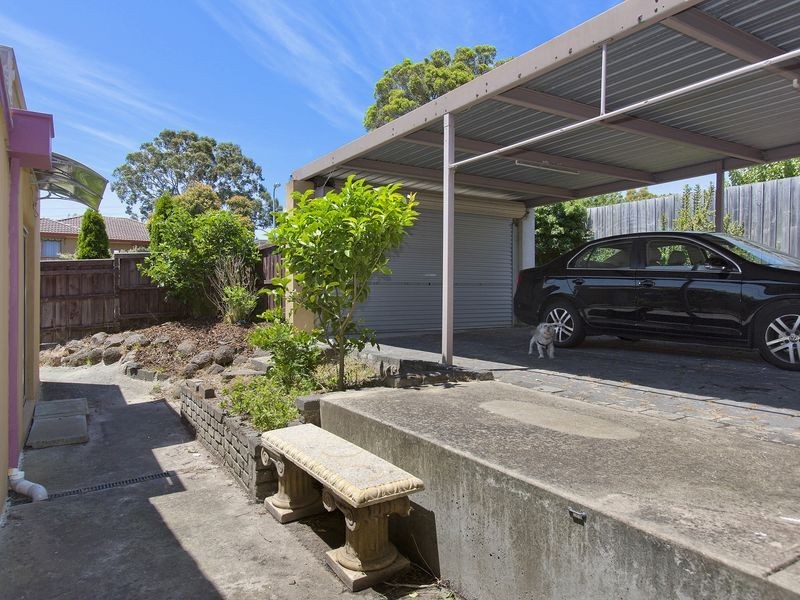 61 Essex Park Drive, Endeavour Hills VIC 3802