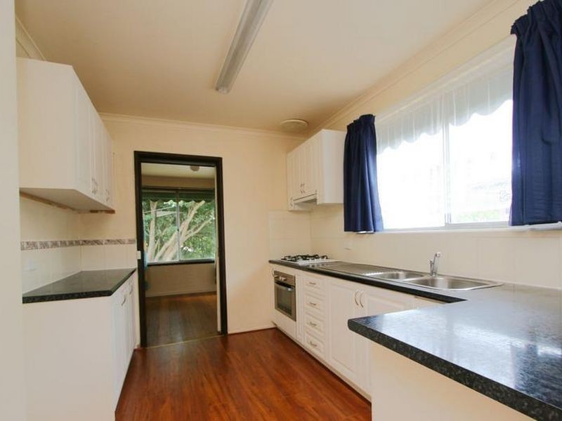 17 Pembroke Avenue, Frankston VIC 3199