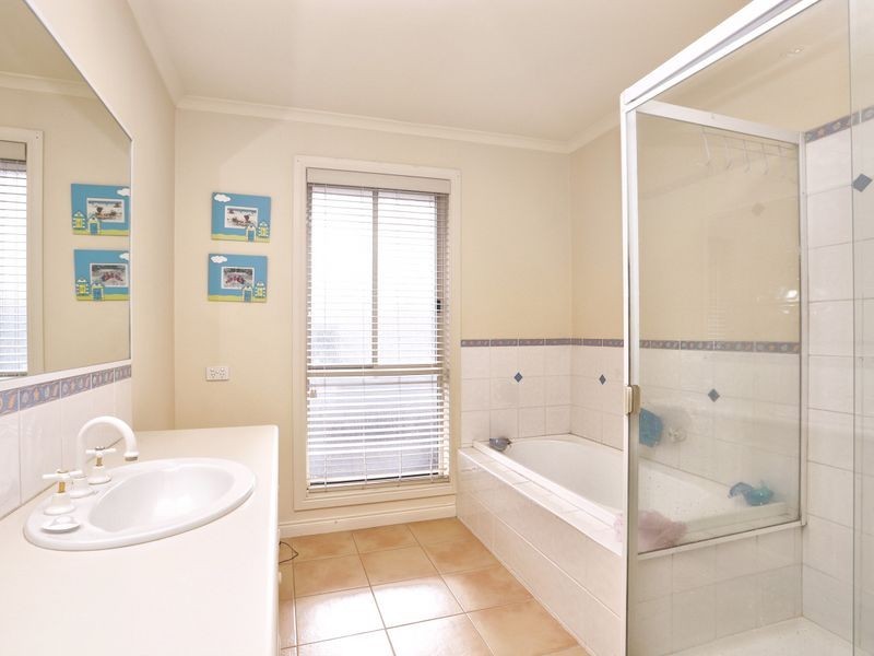12 Manningham Court, Lysterfield VIC 3156