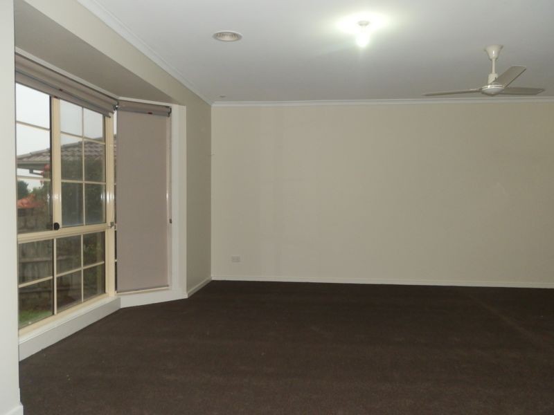 74 Hinrichsen Drive, Hallam VIC 3803