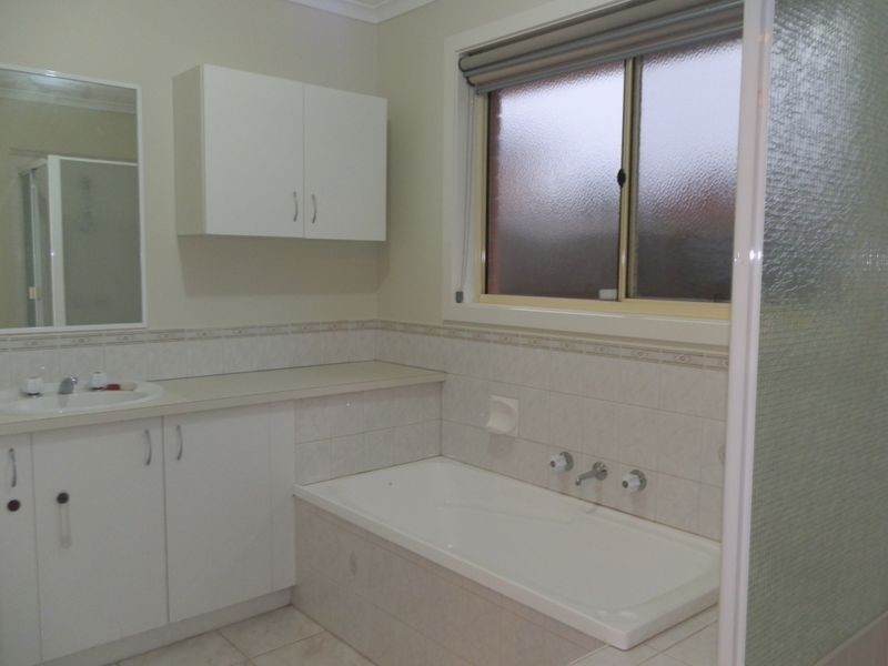 74 Hinrichsen Drive, Hallam VIC 3803