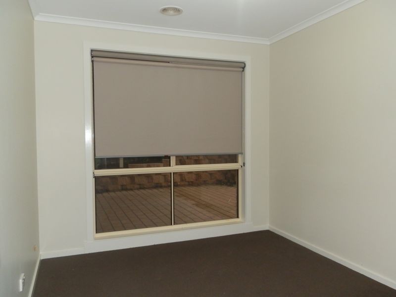 74 Hinrichsen Drive, Hallam VIC 3803