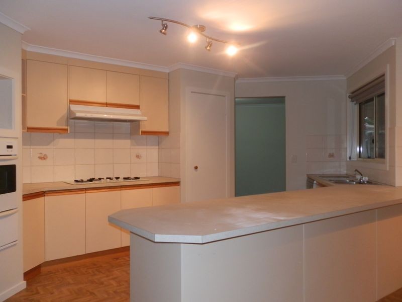 74 Hinrichsen Drive, Hallam VIC 3803