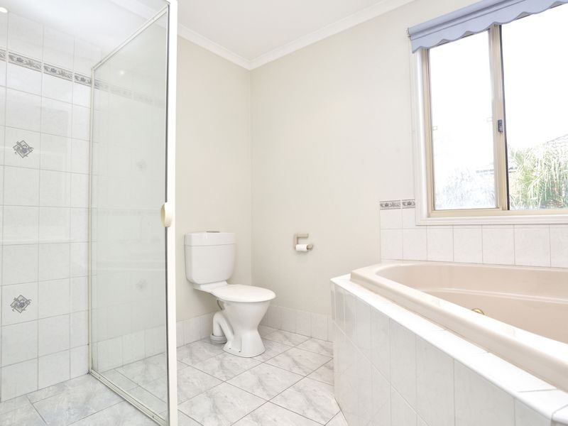 24 Waradgery Drive, Rowville VIC 3178